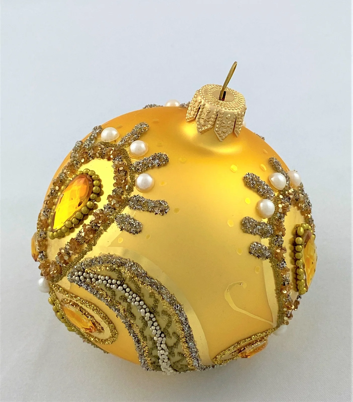 Hanco Goldene Kugel barock mit Perlen und goldenen Schmucksteinen