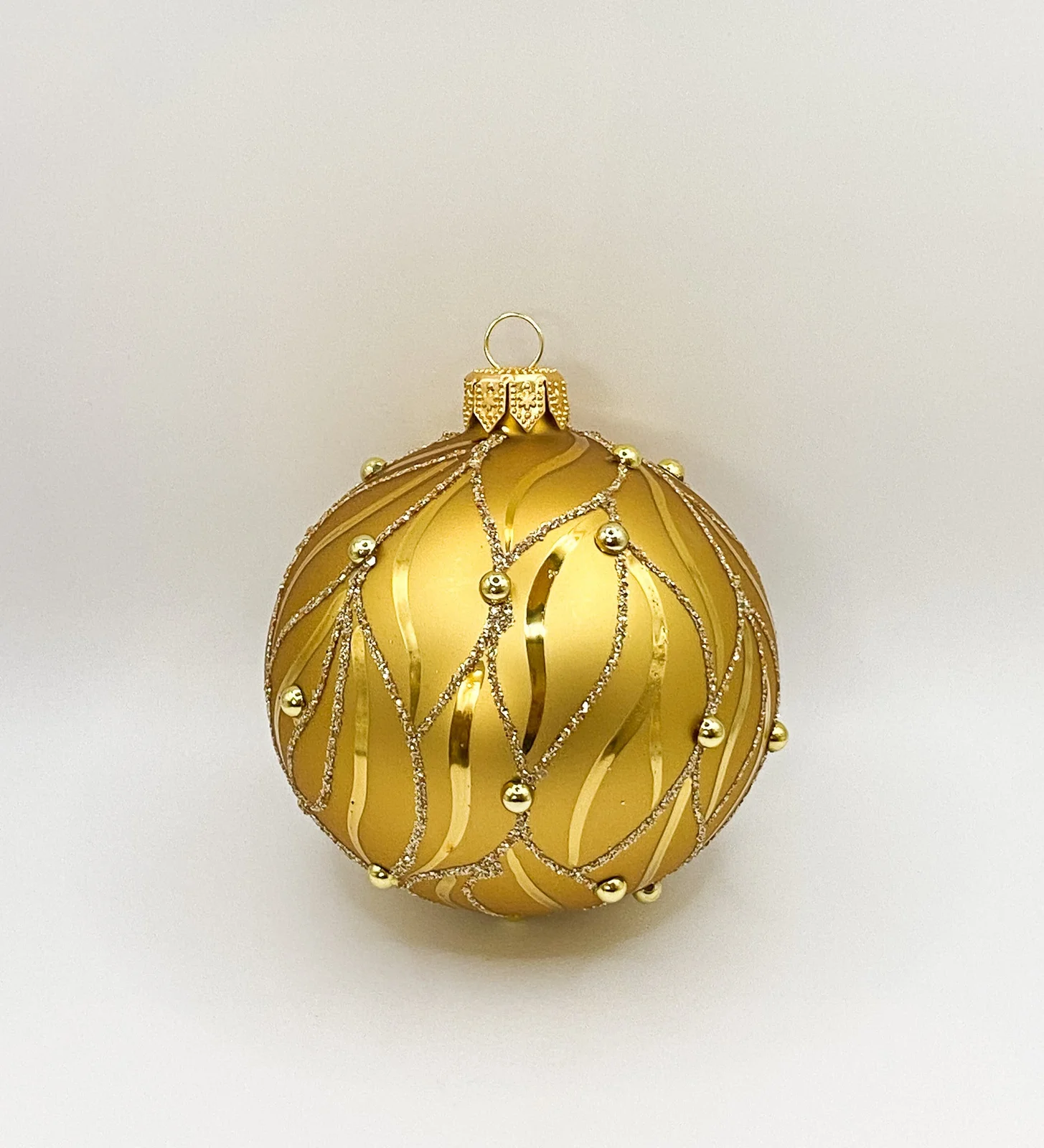 Dagmara Kugel gold matt mit goldenen Schmucksteinen