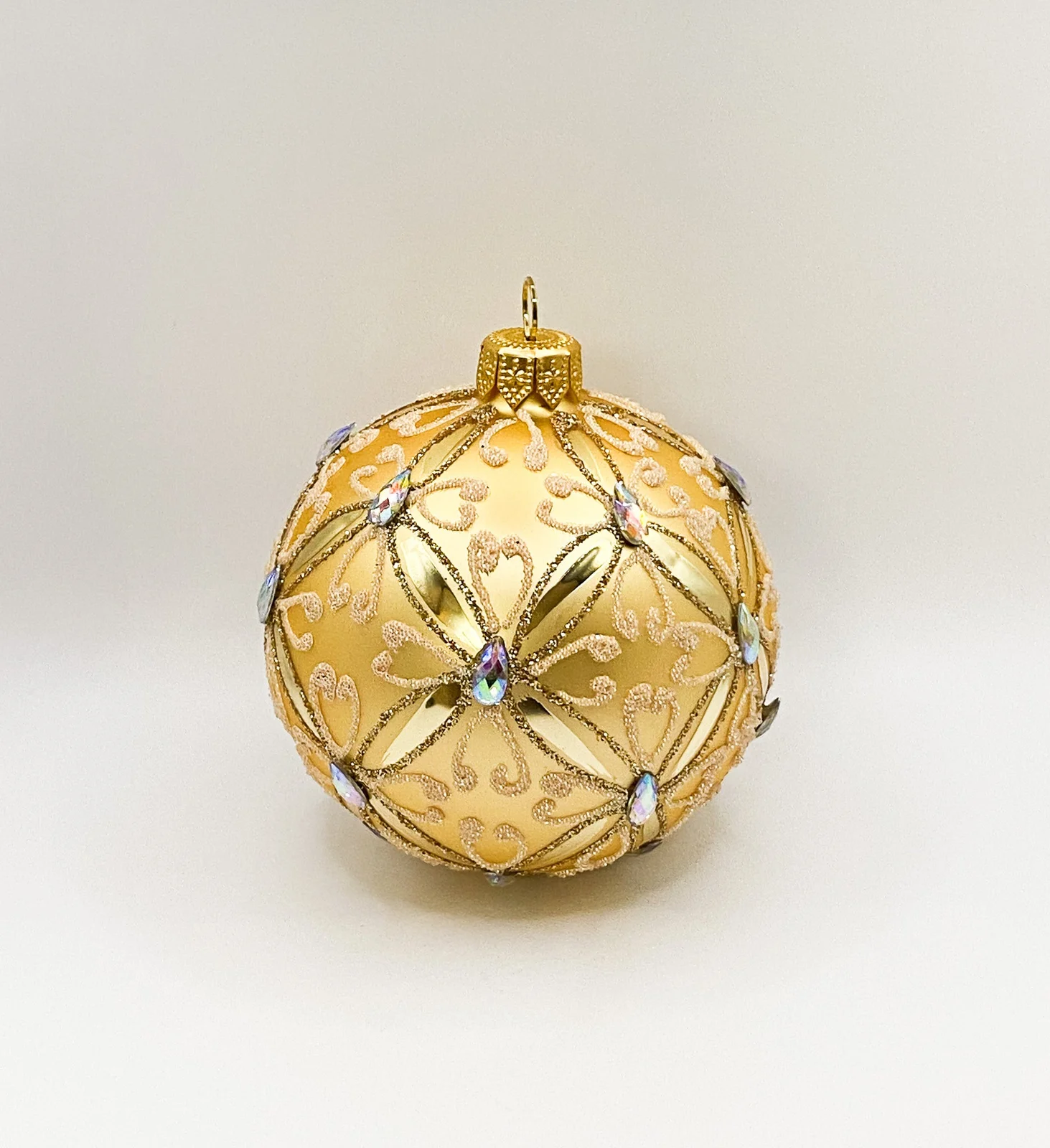 Dagmara Kugel gold matt geometrischem Muster