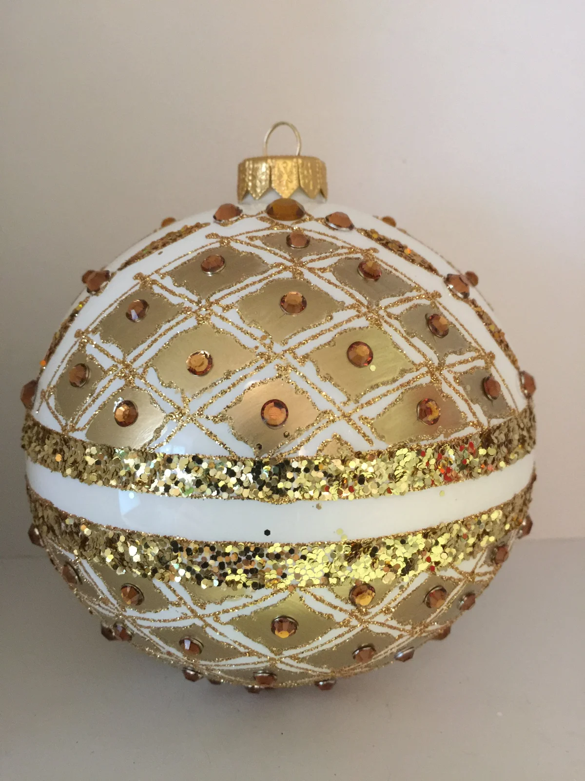 Dummy Kugel weiss mit Golddekor mit Schmucksteinen
