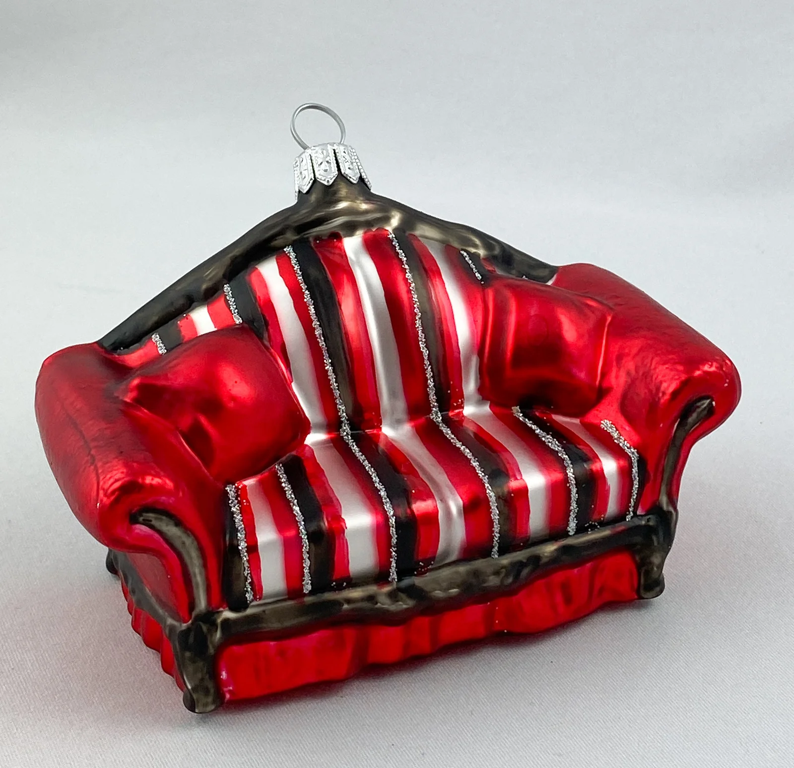 GMC Sofa rot gestreift