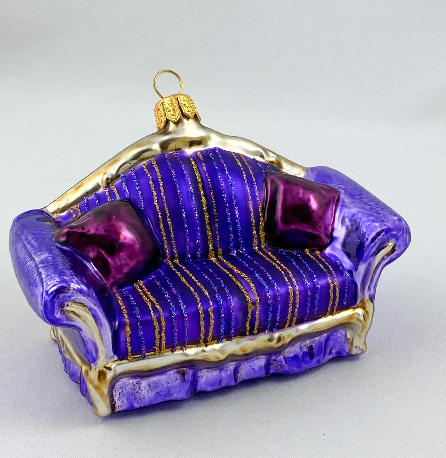 GMC Sofa violet gestreift