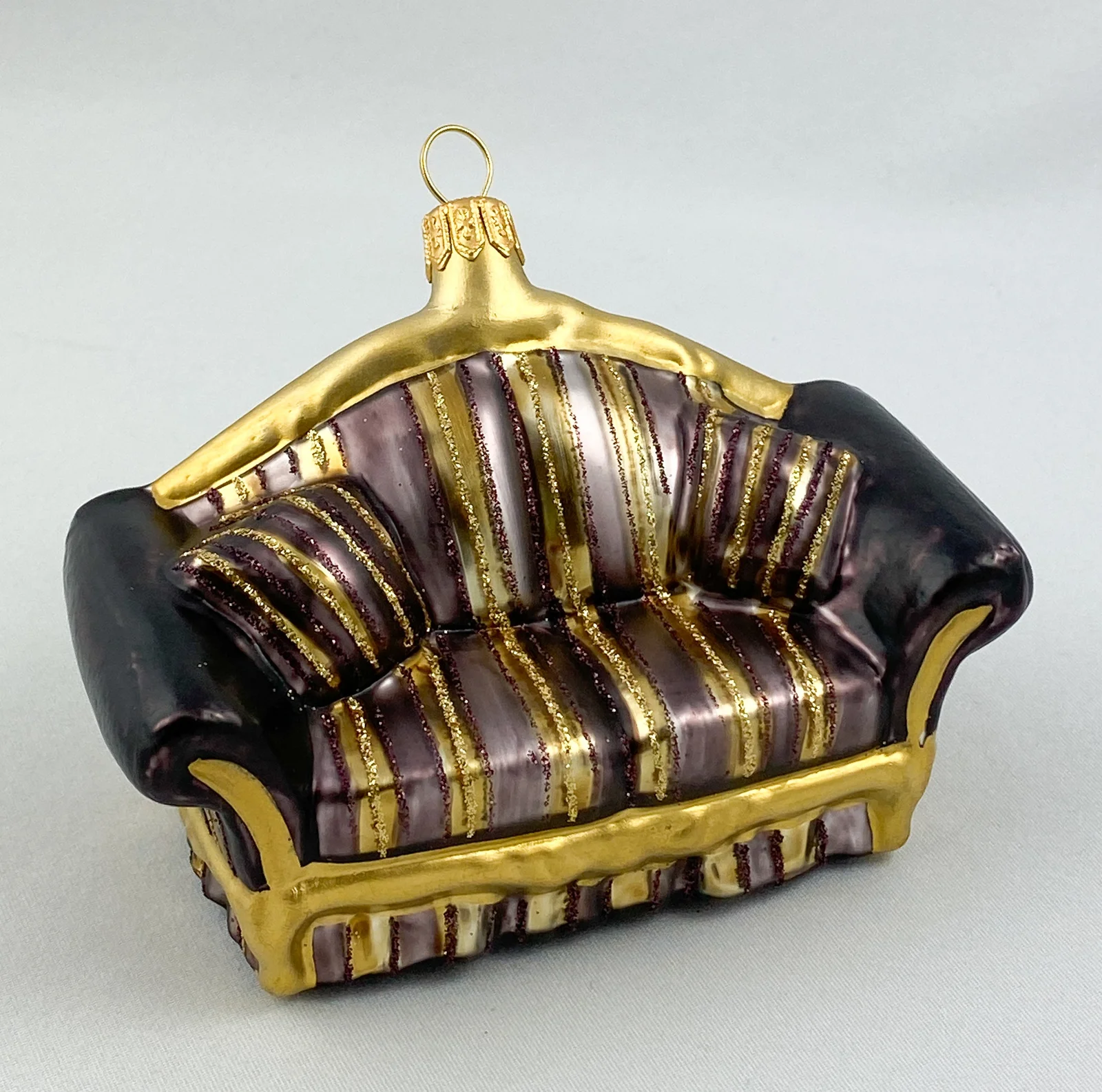 GMC Sofa aubergine gestreift