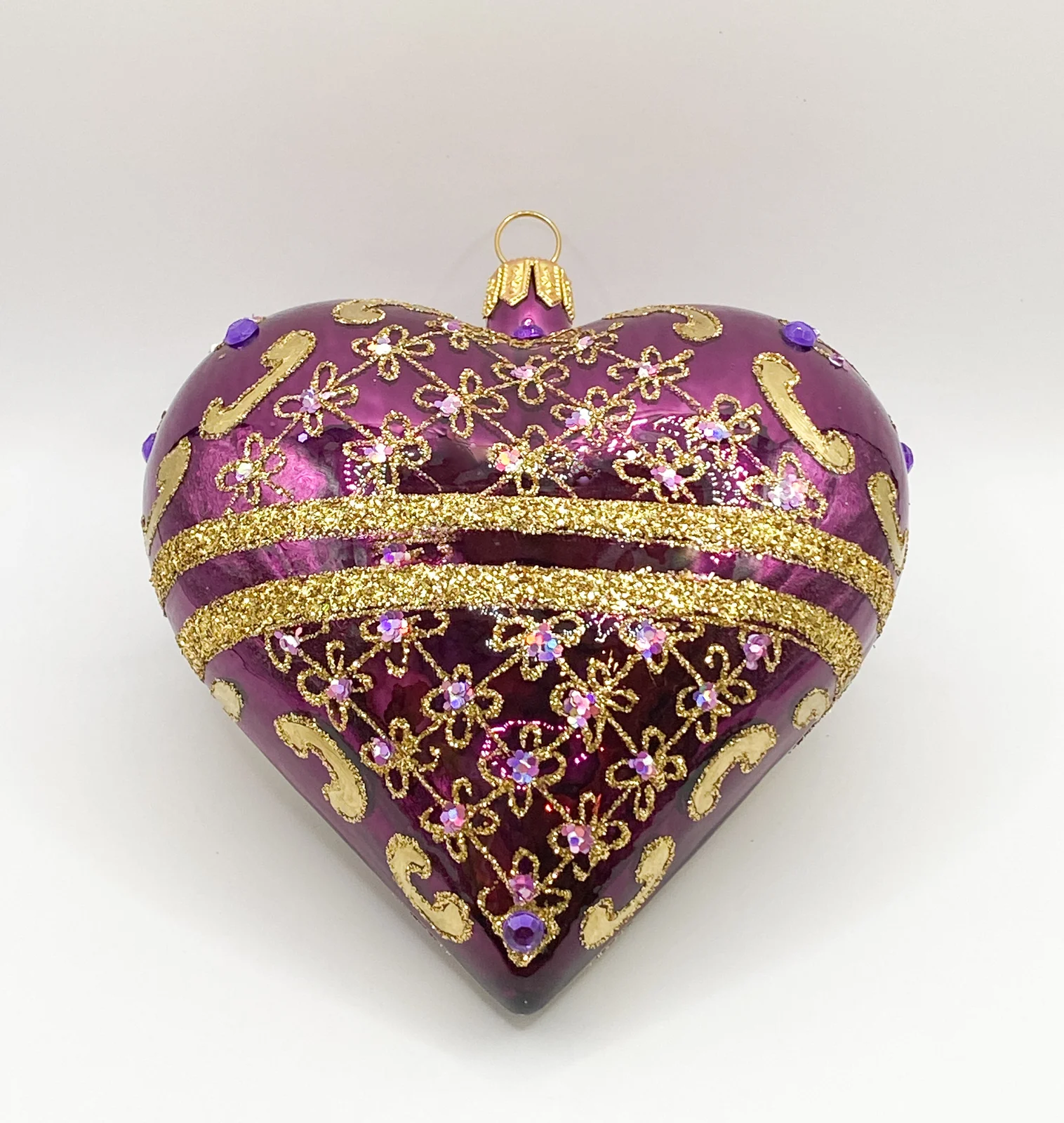GMC Herz violett glanz mit Gold-Barockmuster