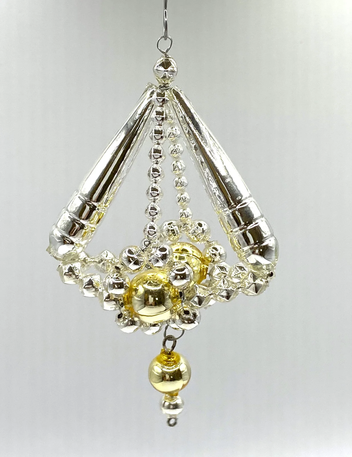 ANVA Silbernes Gablonzer Perlen Ornament mit goldenen Kugeln