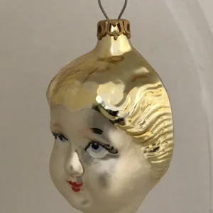Dummy Doppelgesicht Mädchen und alte Frau