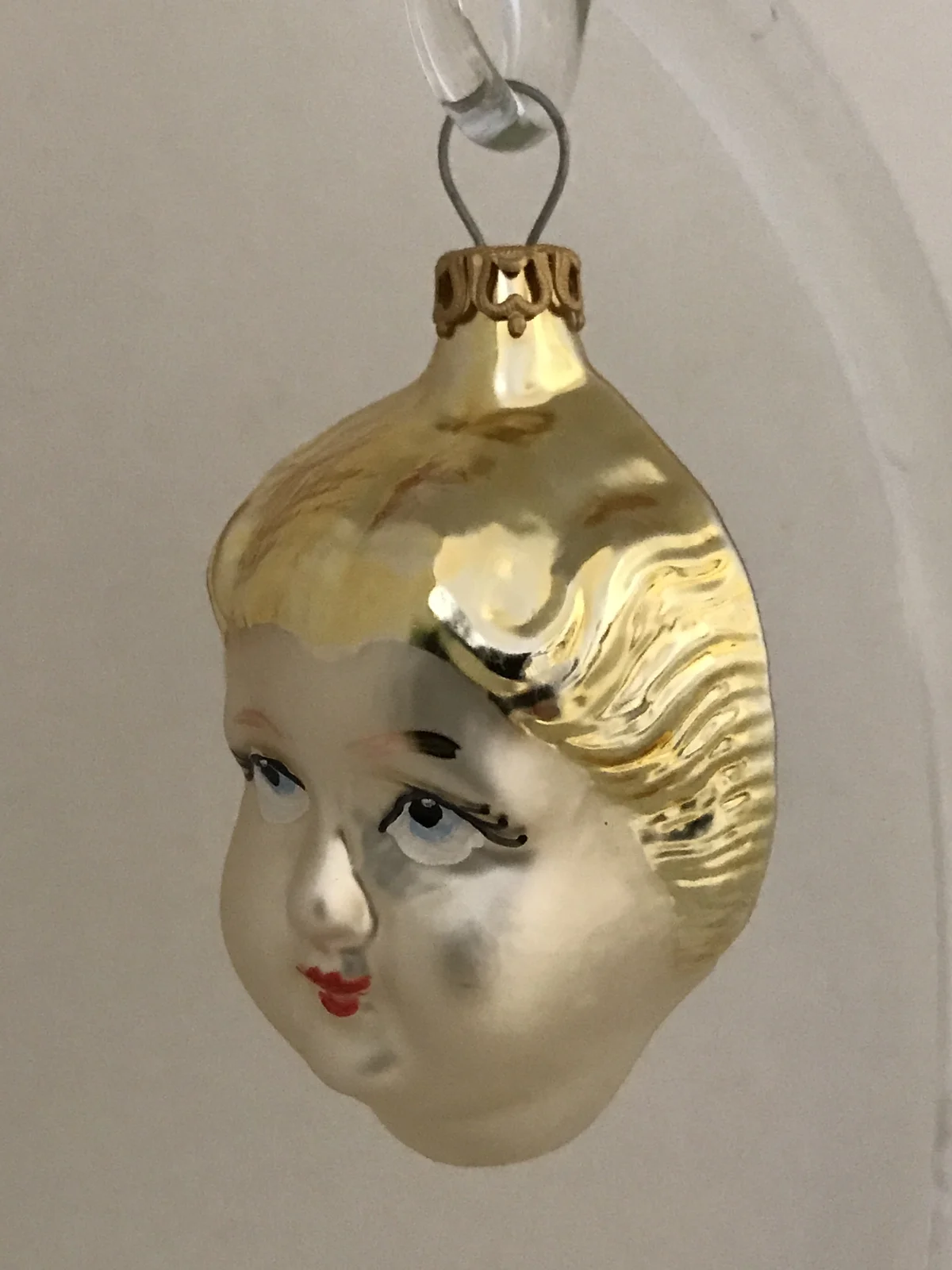 Dummy Doppelgesicht Mädchen und alte Frau