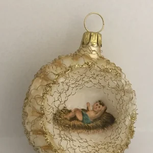 Dummy Champagnerfarbene Blende mit Dresdnerpapier-Jesuskind und goldenem leonischem Drahtgeflecht