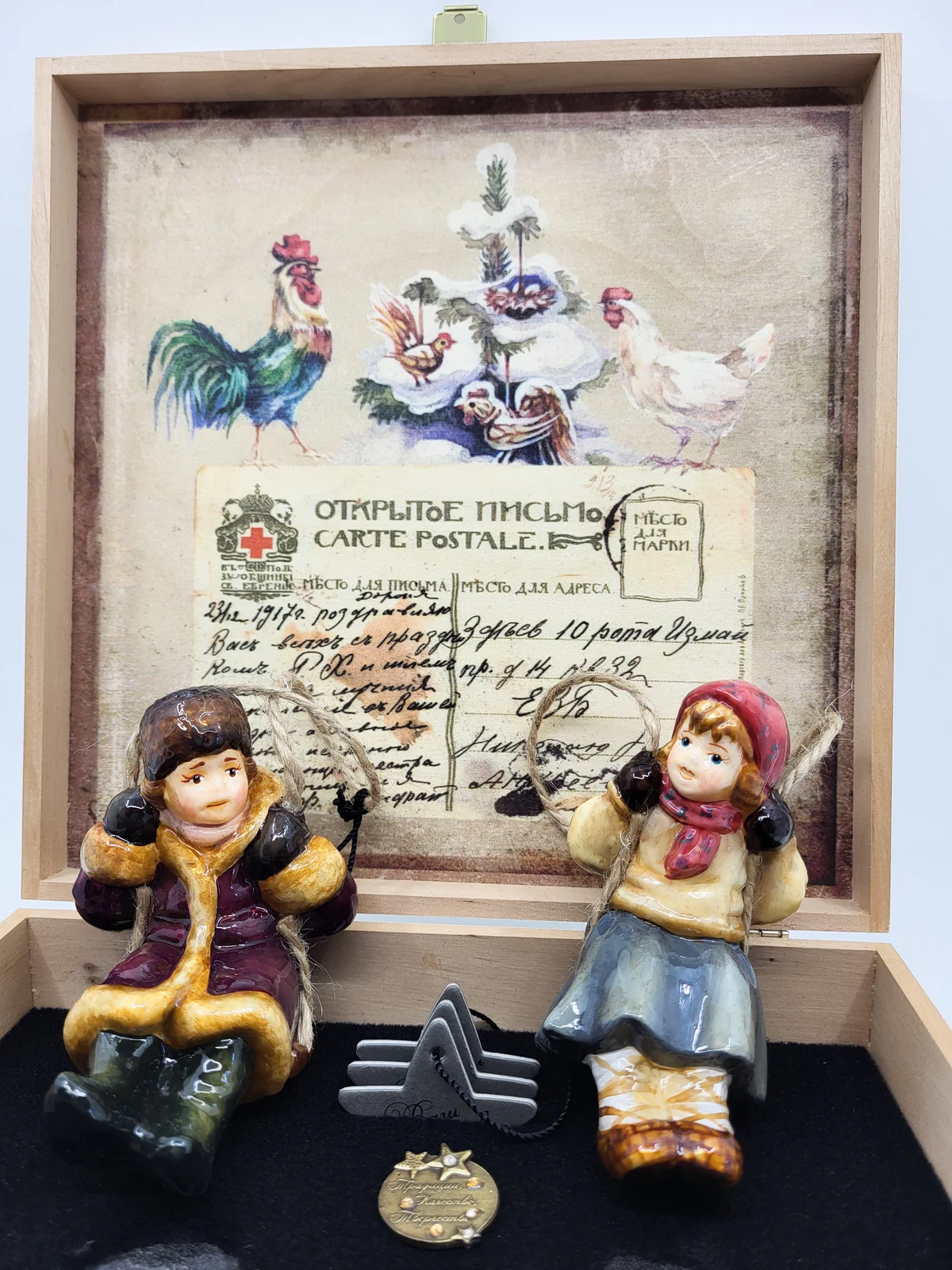 Atlas Junge und Mädchen auf Schaukel, 2er Set, in Holzbox von AtlasArt