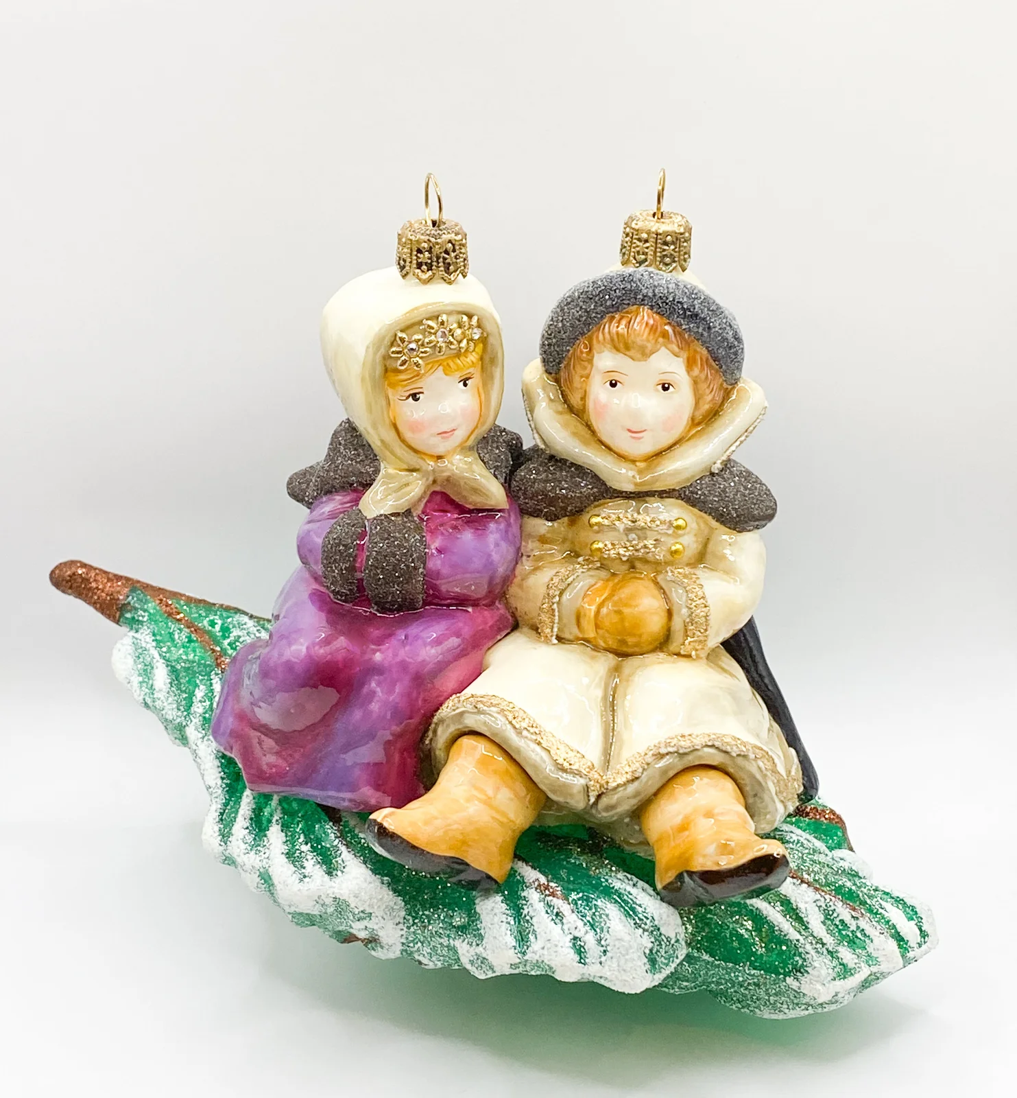 Atlas Die Kinder im Wintergewand haben es sich auf dem Tannenast gemütlich gemacht, AtlasArt
