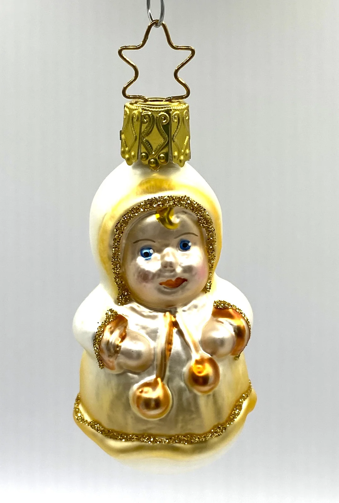 Inge-Glas Baby im Wintercape