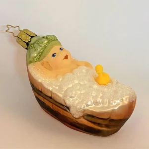 Inge-Glas Kind badet mit der Quietsch-Ente im Badezuber
