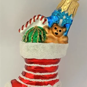 Glaspol Weihnachts-Socke mit Geschenken gefüllt