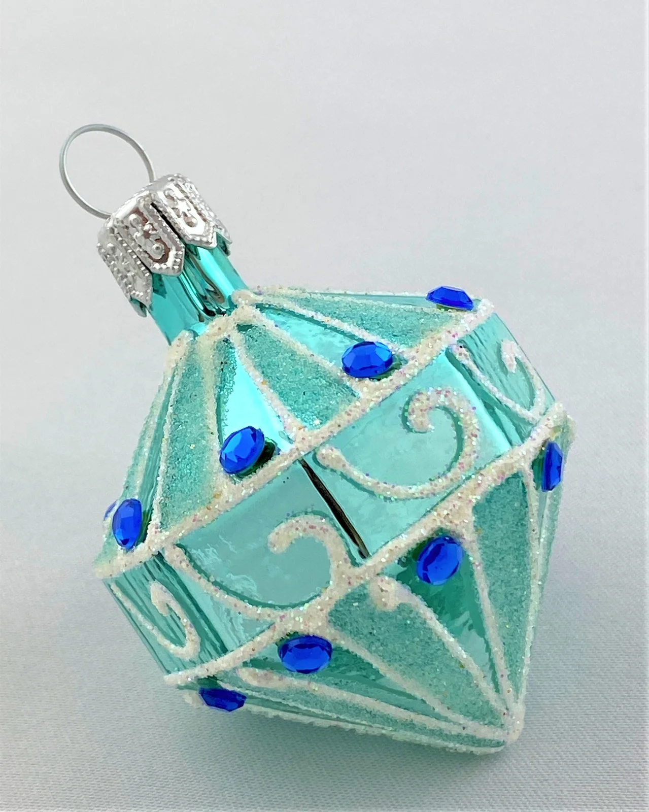 Szklo Türkisfarbenes Kreisel-Ornament mit blauen Schmucksteinen