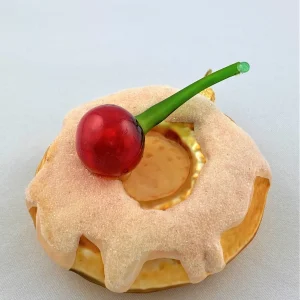 GMC Donut mit Kirsche