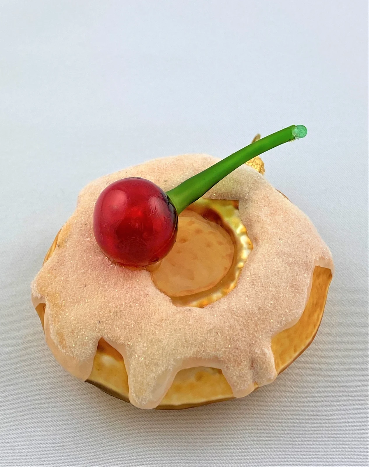 GMC Donut mit Kirsche