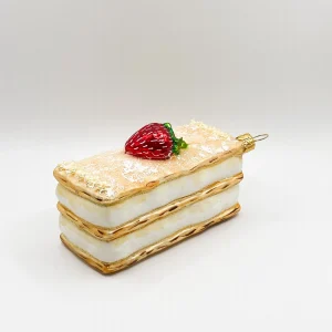 Hanco Cremeschnitte mit Erdbeer-Dekoration