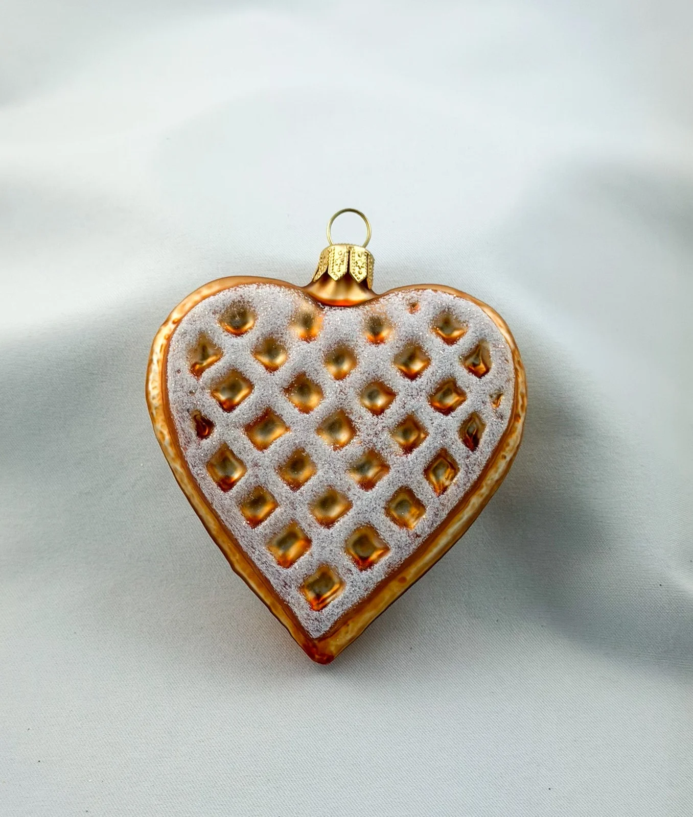 GMC Waffel in Herzform mit Zuckerguss, Gaufre