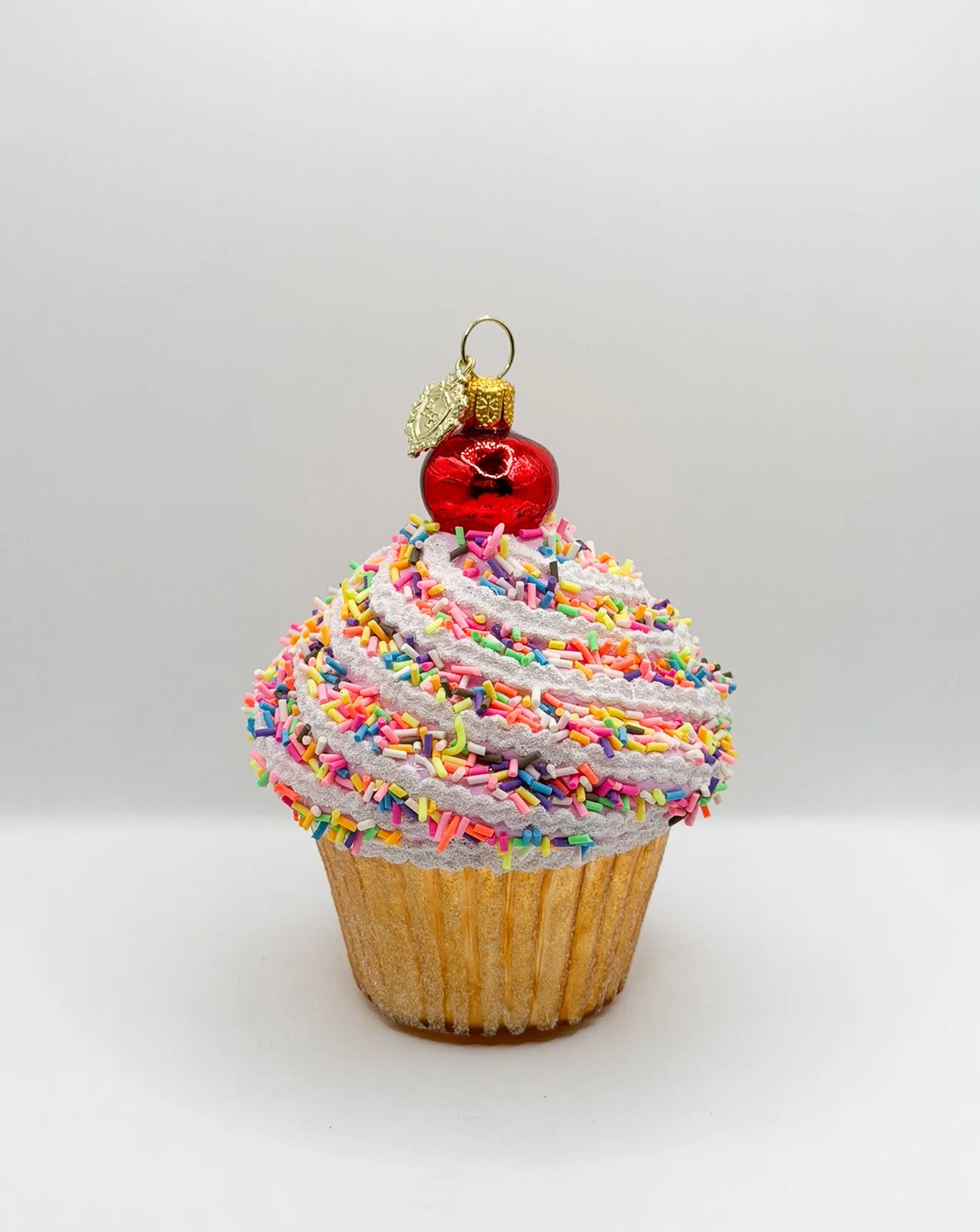 Glassware Cup Cake mit Streuseln und roter Kirsche