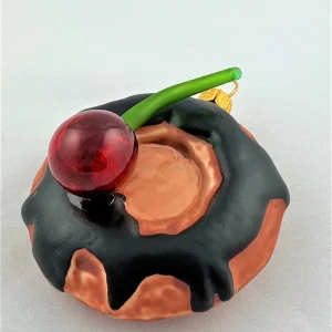 GMC Schokoladen-Donut mit Kirsche