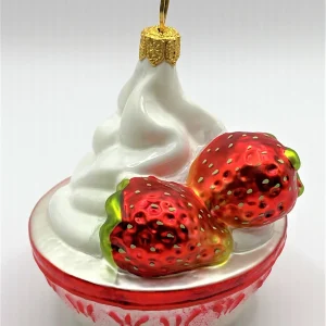GMC Schale Erdbeeren mit viel Schlagsahne