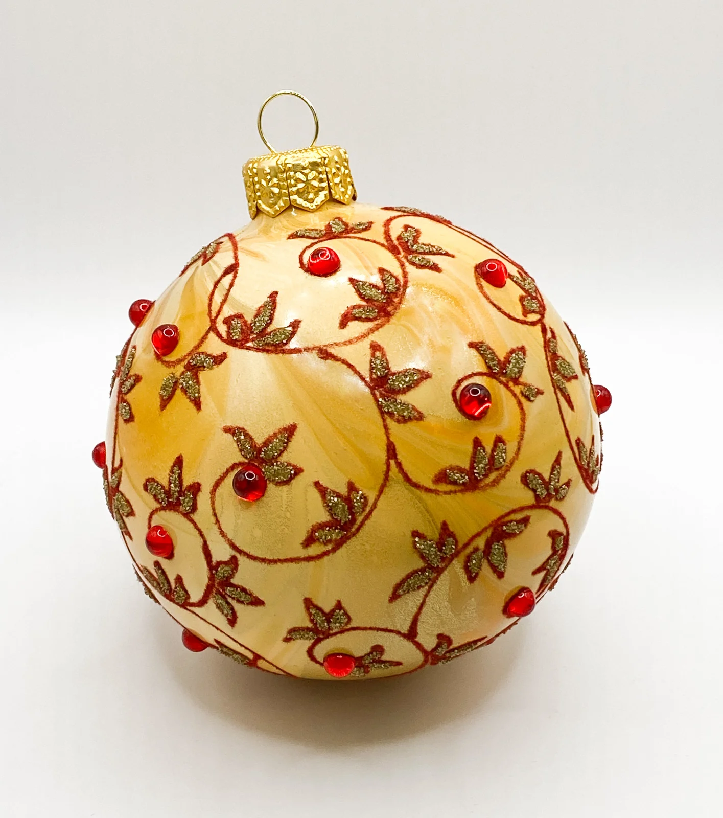 GMC Kugel creme-orange marmoriert mit rotem Rankenmuster