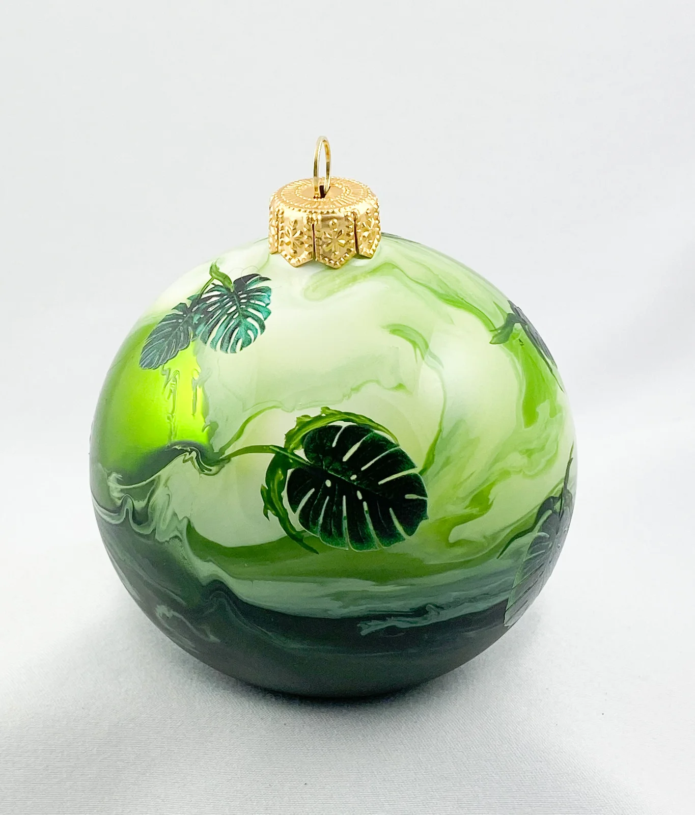 GMC Kugel grün marmoriert mit Monstera-Blättern