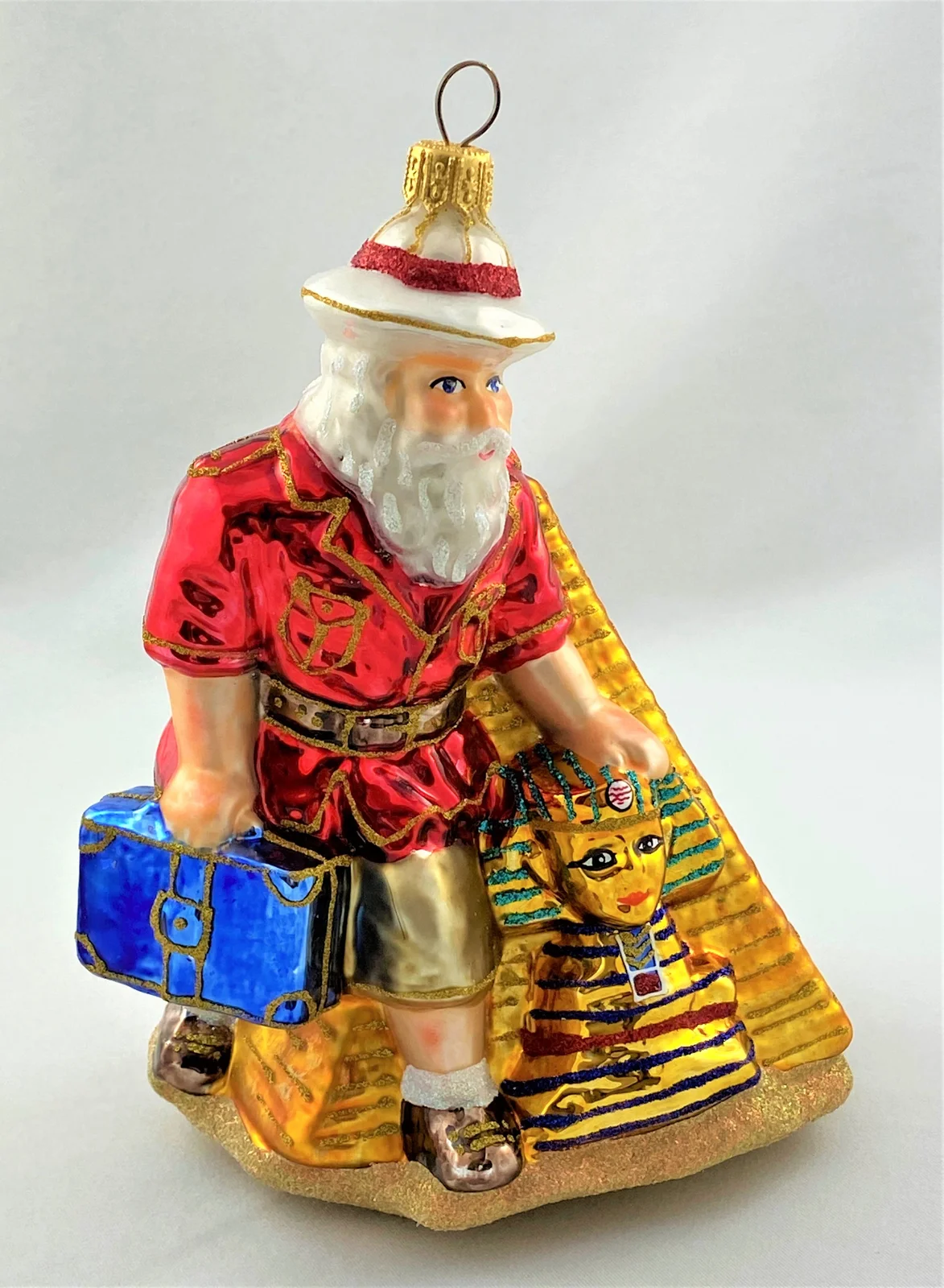 Glassware Santa Claus ist in Ägypten bei der Cheops Pyramide