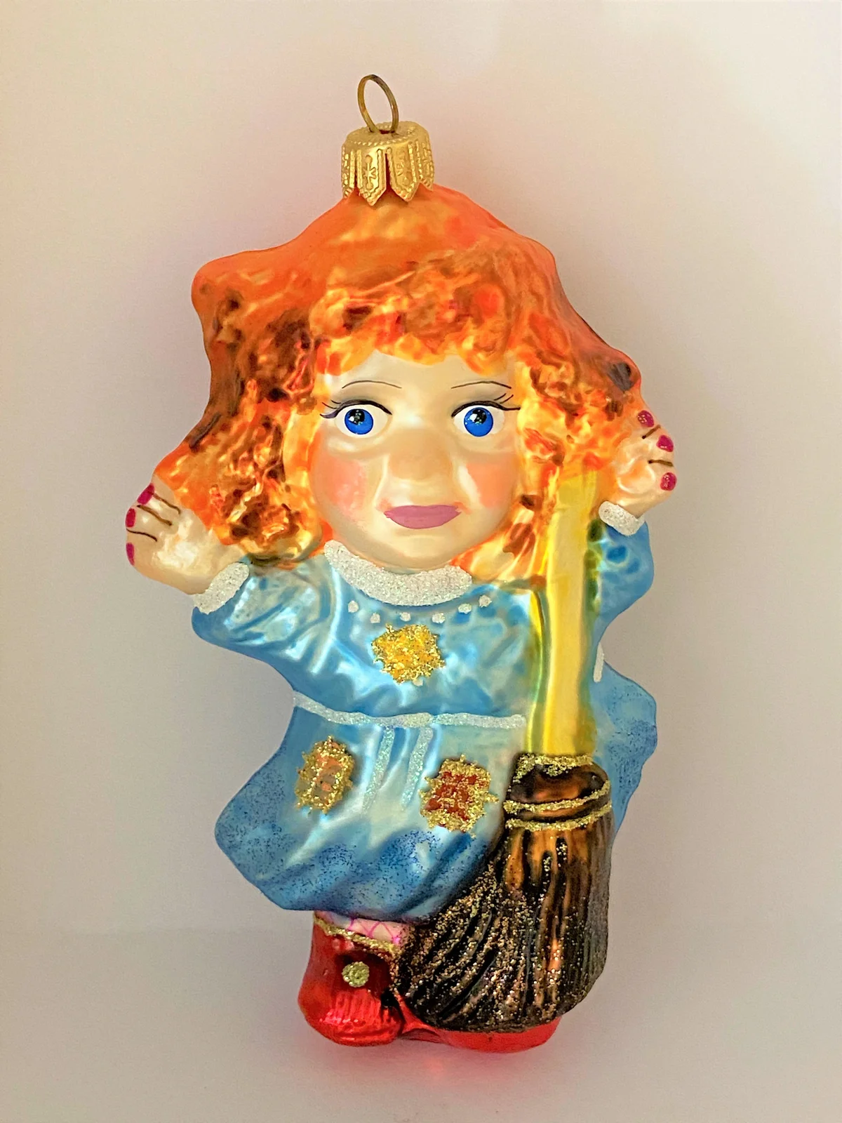 Sonstige Rothaarige Hexe mit Hexenbesen, Befana