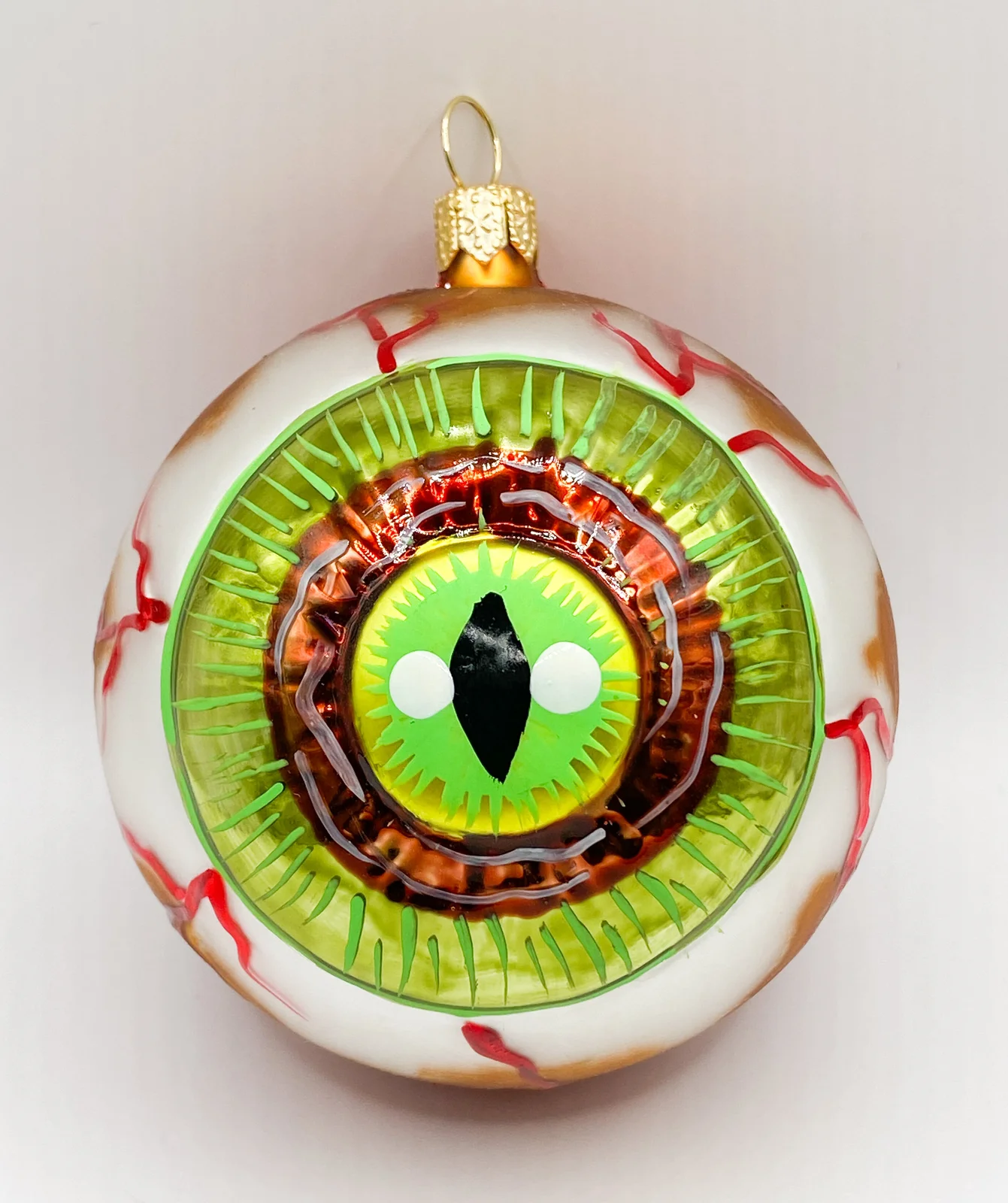 Wiktoria Anatomisches Auge mit grüner Iris und schmaler Pupille