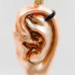 Wiktoria Menschliche Ohrmuschel mit Helix Piercing