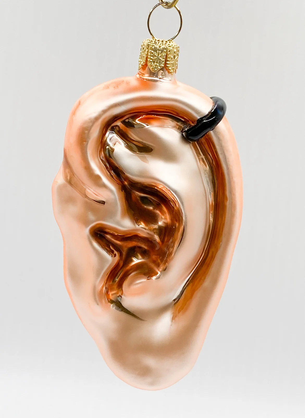 Wiktoria Menschliche Ohrmuschel mit Helix Piercing