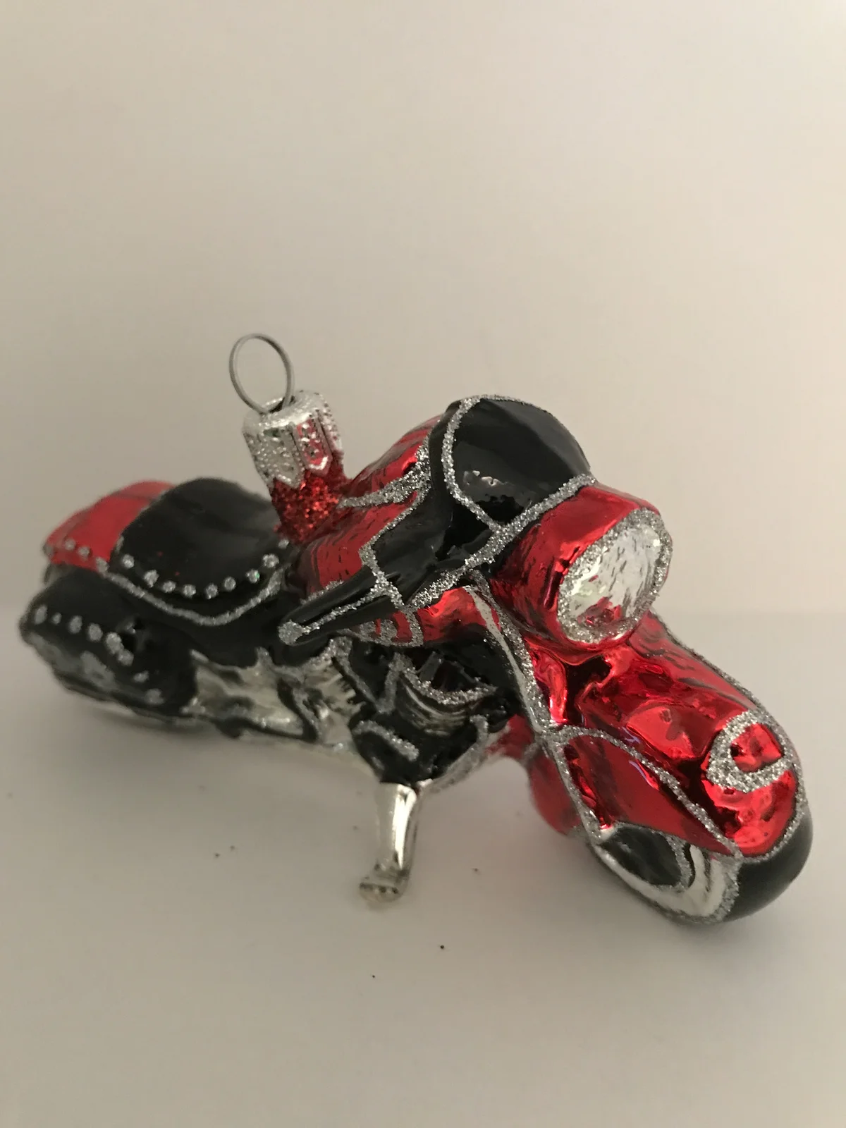 Wiktoria Schweres rotes Motorrad