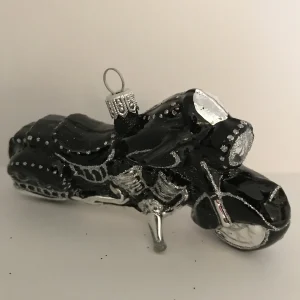 Wiktoria Schweres schwarzes Motorrad