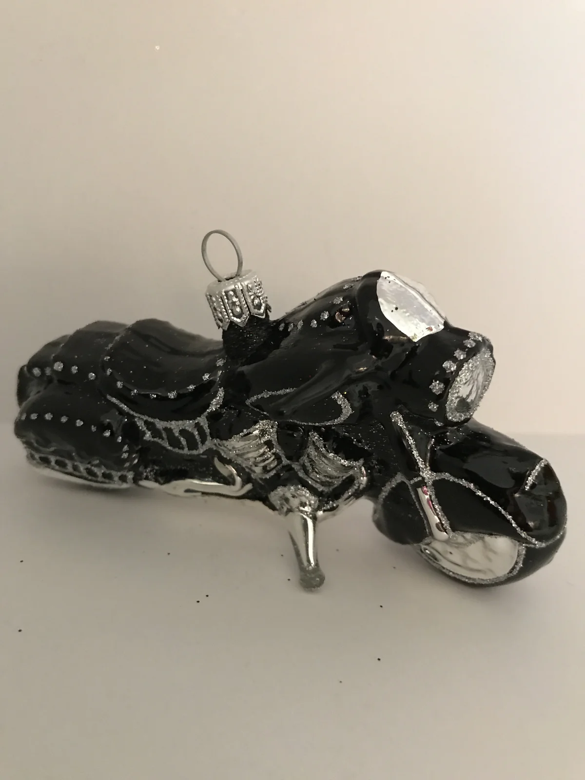 Wiktoria Schweres schwarzes Motorrad