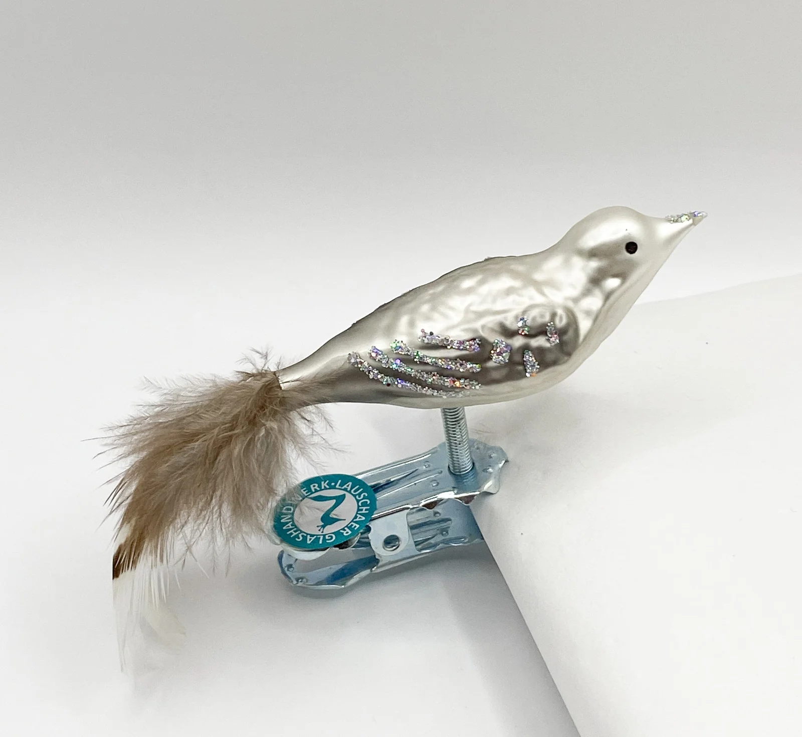 Thüringer Kleiner Vogel in warmem Grau mit Glitzer