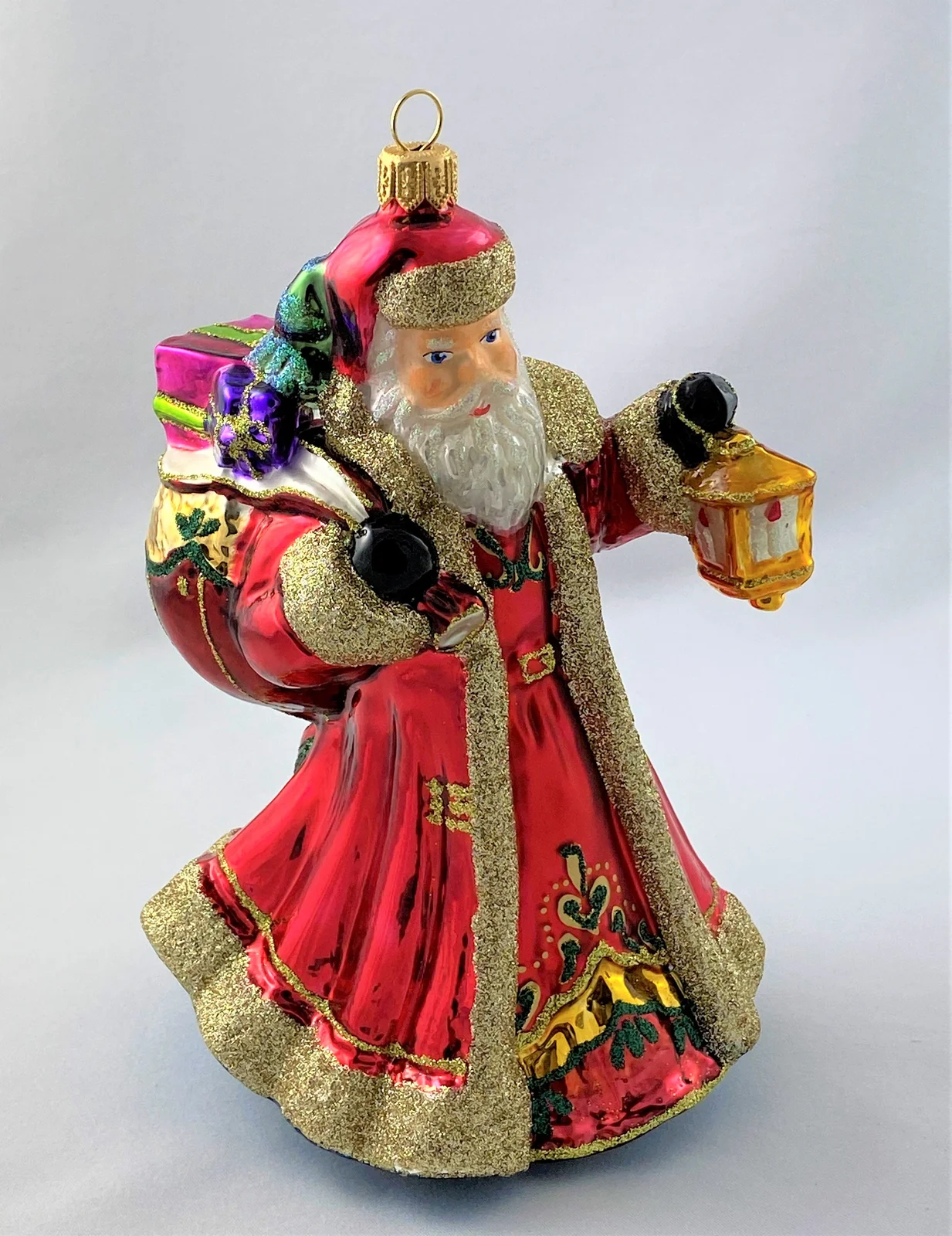 Glassware Der Weihnachtsmann leuchtet mit der Laterne