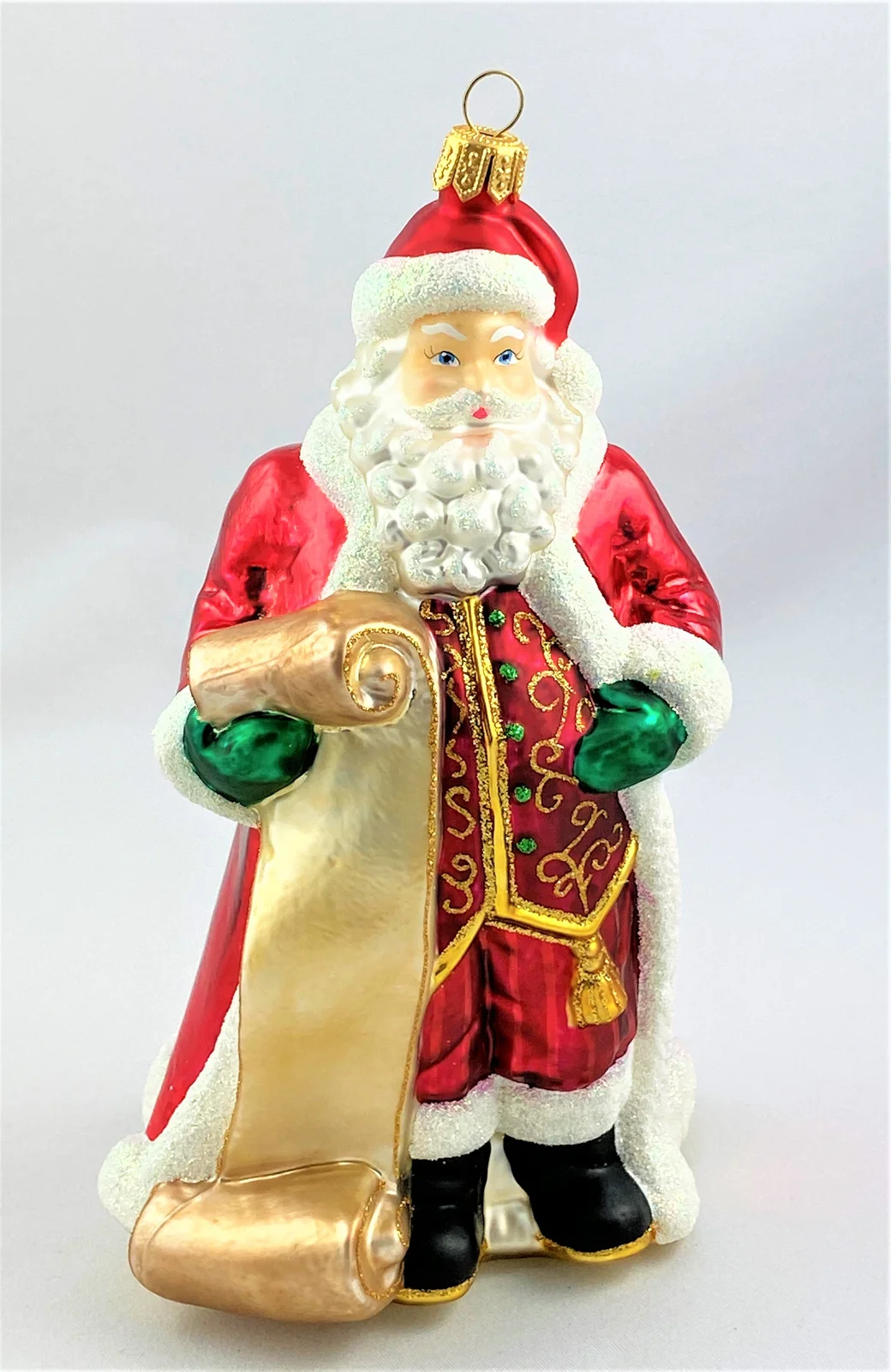 Hanco Nikolaus mit der langen Liste der Namen für die Bescherung
