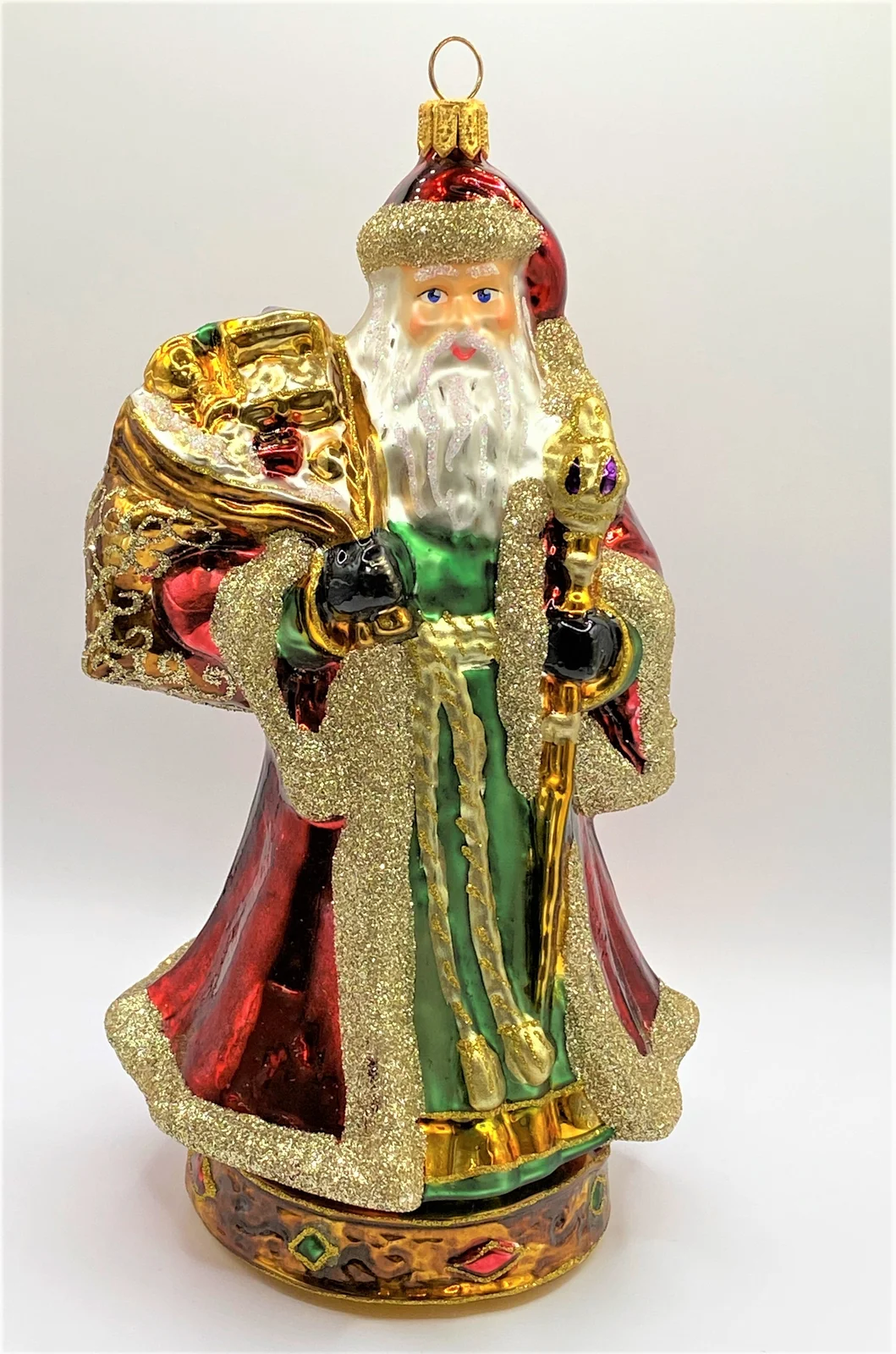Glassware Nikolaus bringt die Geschenke im grossen braunen Sack
