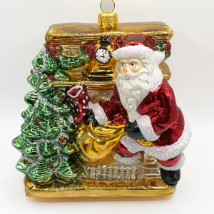 Glassware Der Weihnachtsmann hat die Geschenke durch den Kamin gebracht