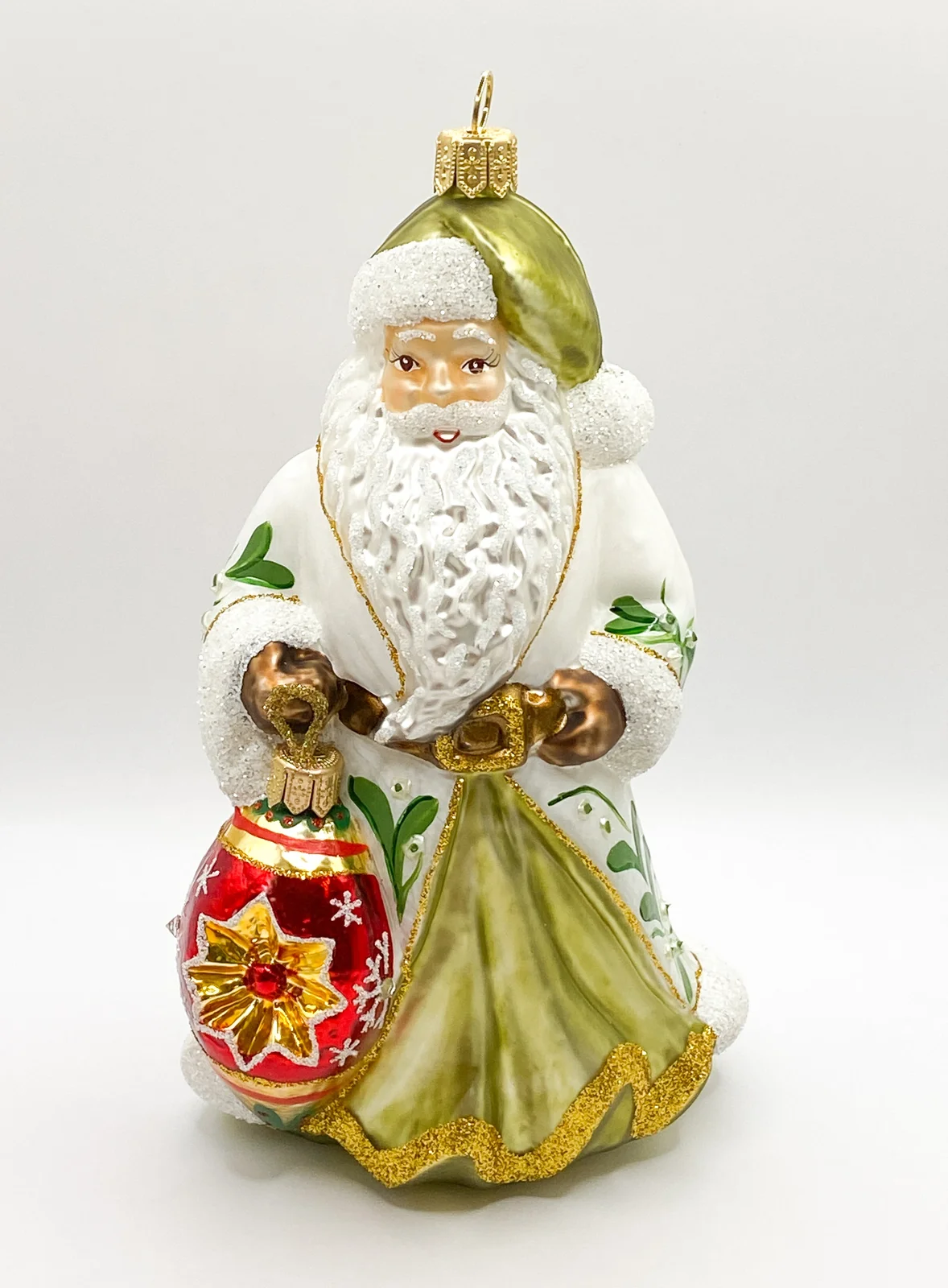 Hanco Der Weihnachtsmann im weissen Mantel mit Christbaumkugel