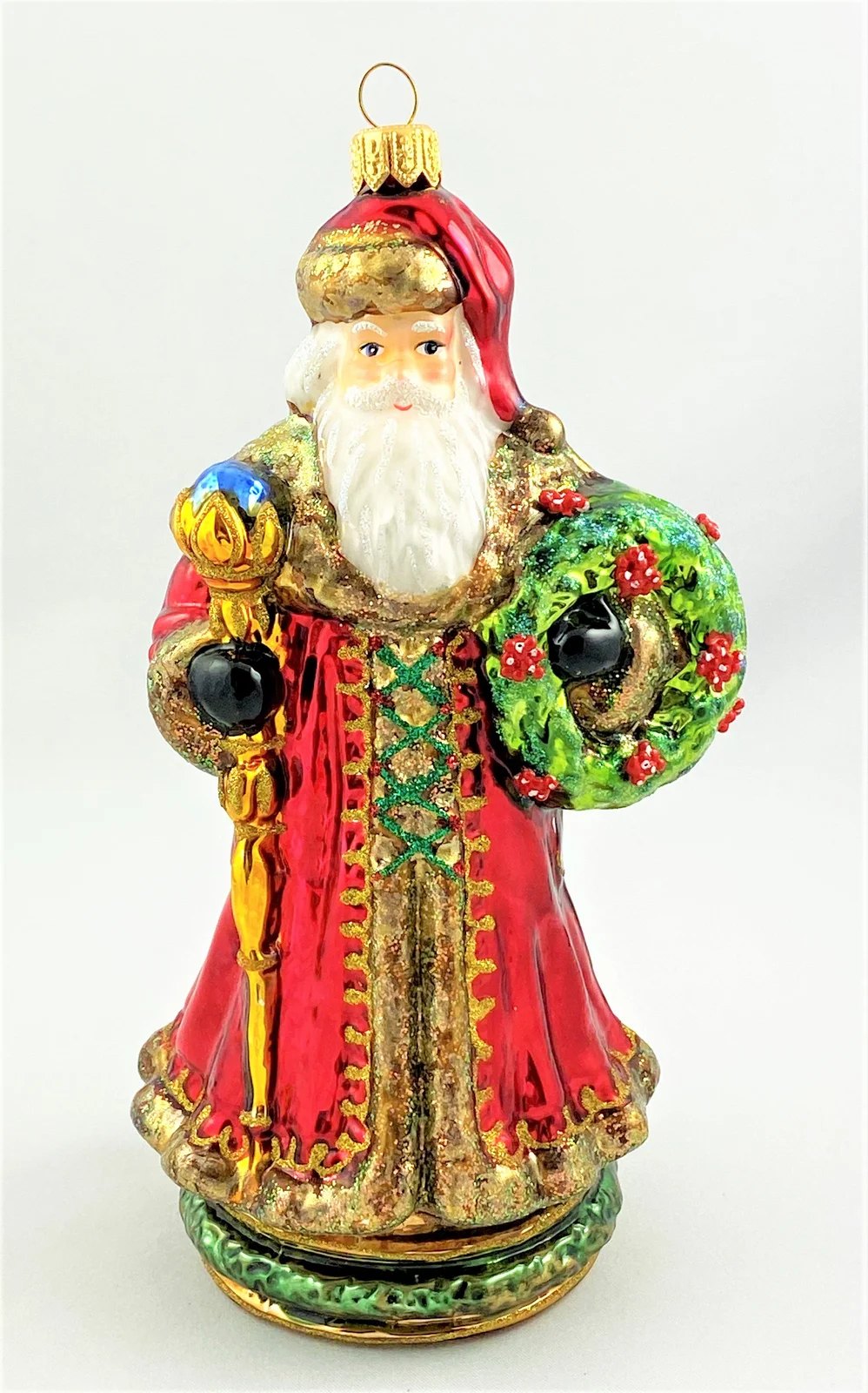 Glassware Nikolaus mit langer Mütze, Stab und grünem Kranz