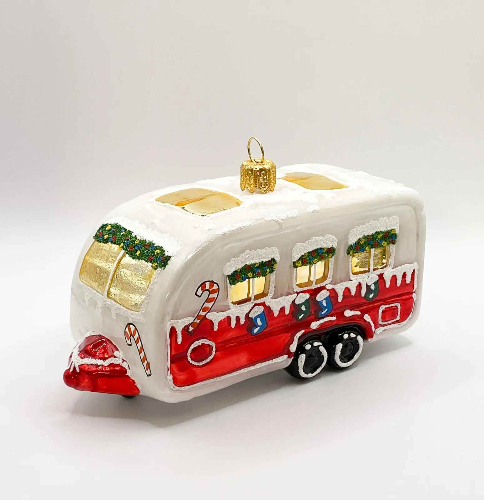 Impuls Weihnachtlich geschmückter Wohnwagen