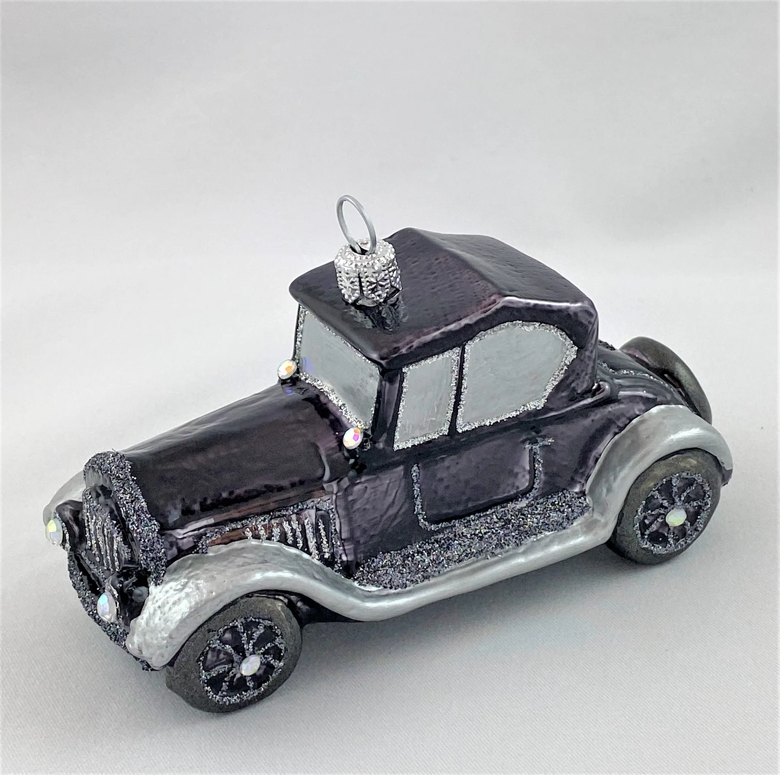 GMC Schwarzer Oldtimer mit Reserverad