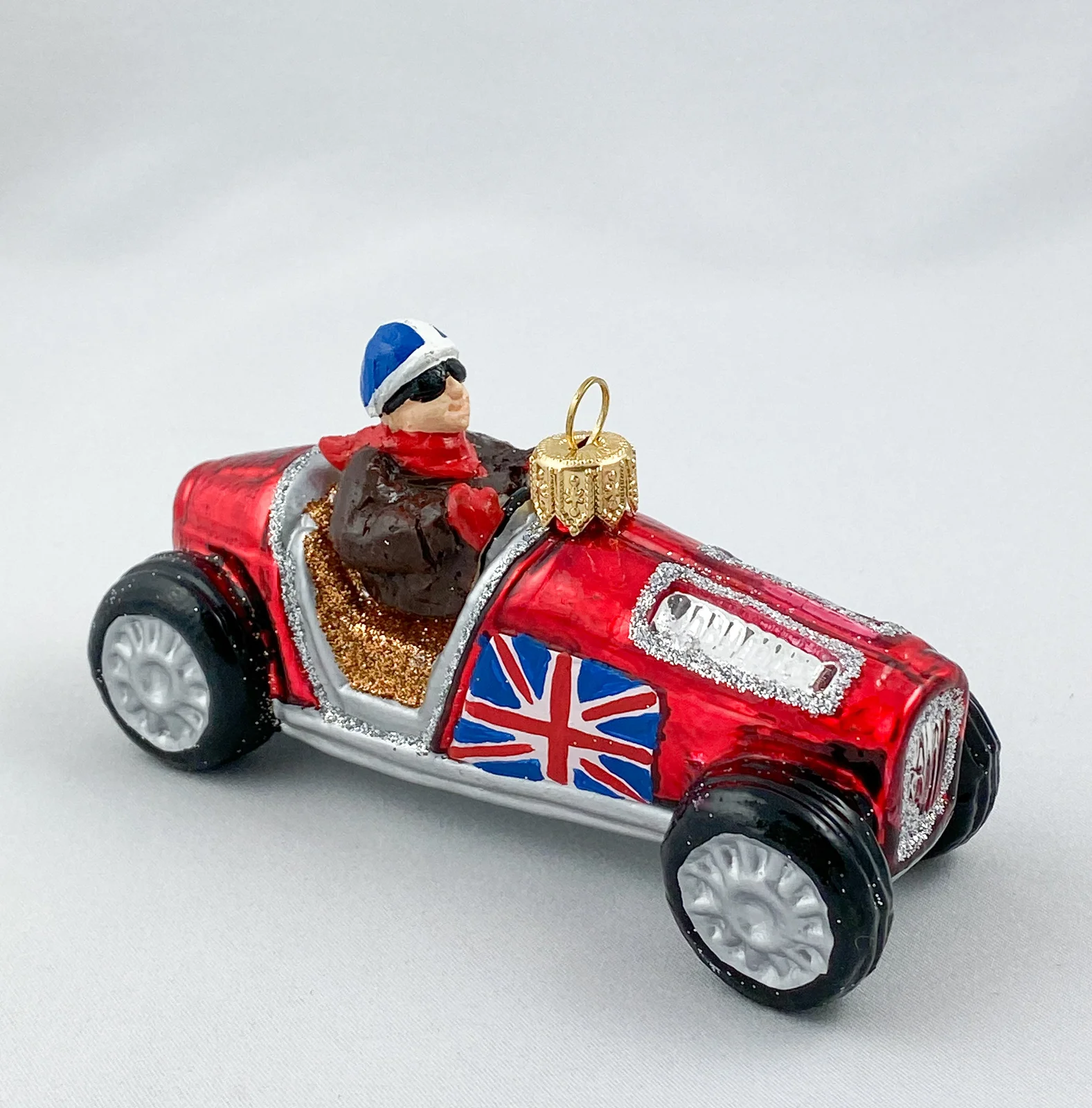 Koronex Rotes Oldtimer Rennauto mit britischer Flagge