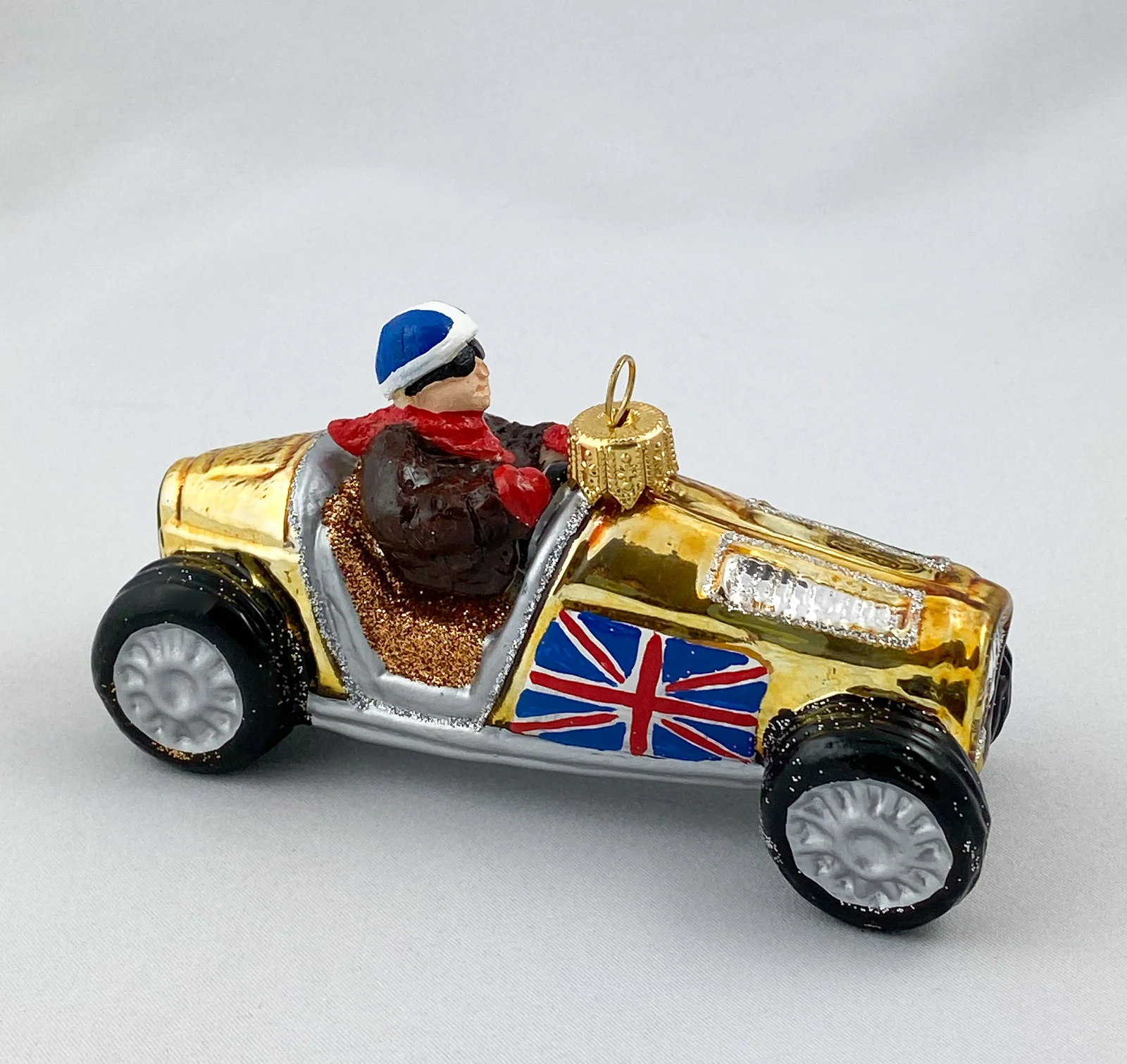 Koronex Goldenes Oldtimer Rennauto mit britischer Flagge