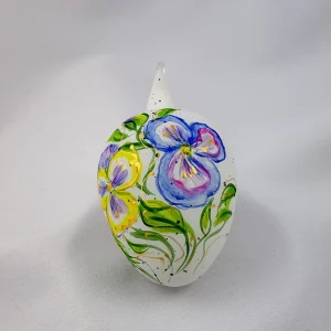 Dagmara Weisses Osterei mit Blumen