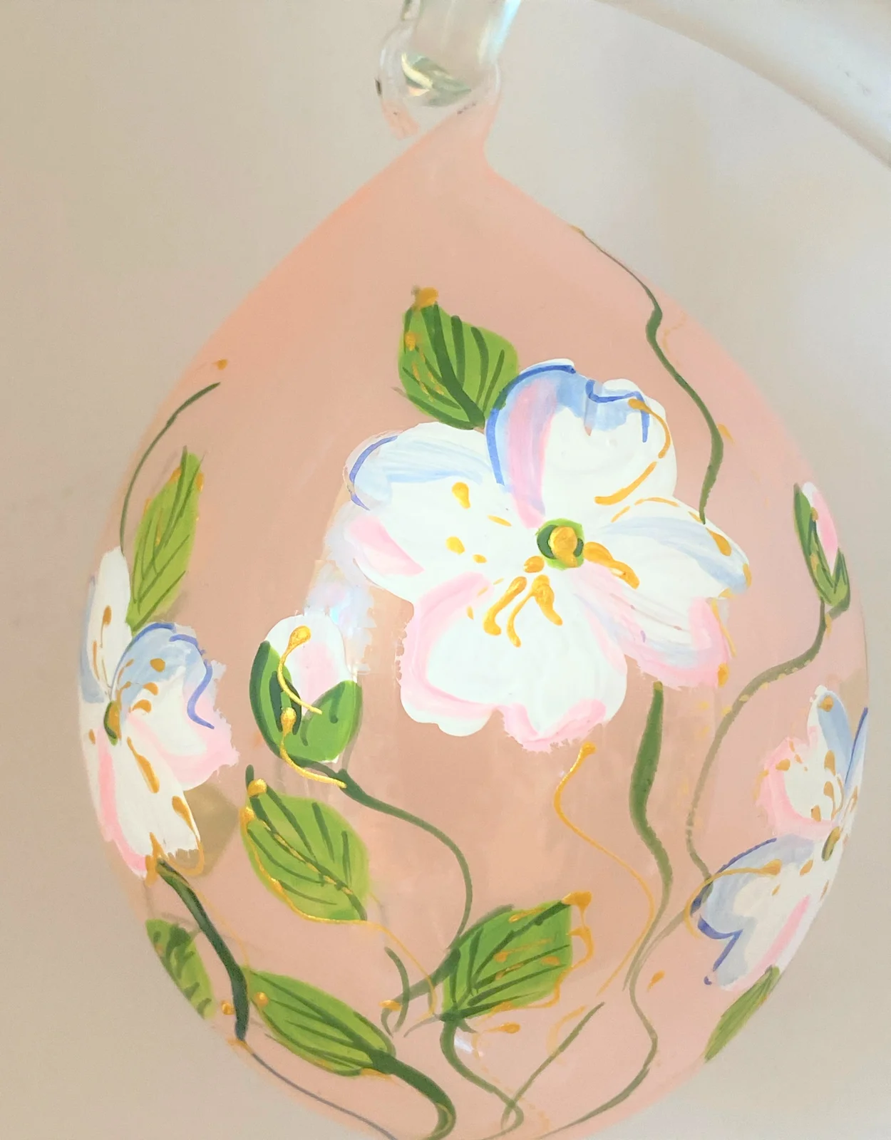 Dagmara Hellrosa Osterei mit Blüten-Dekor