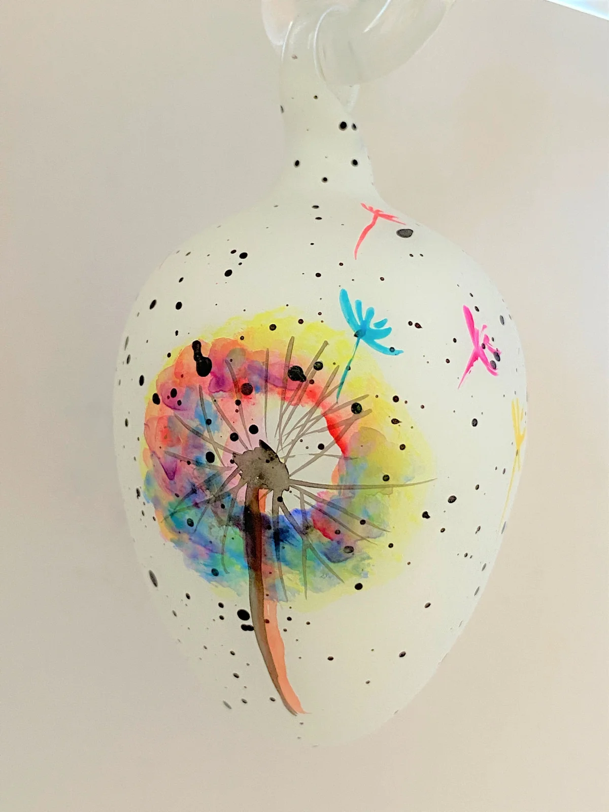 Dagmara Weisses Osterei mit Pusteblume
