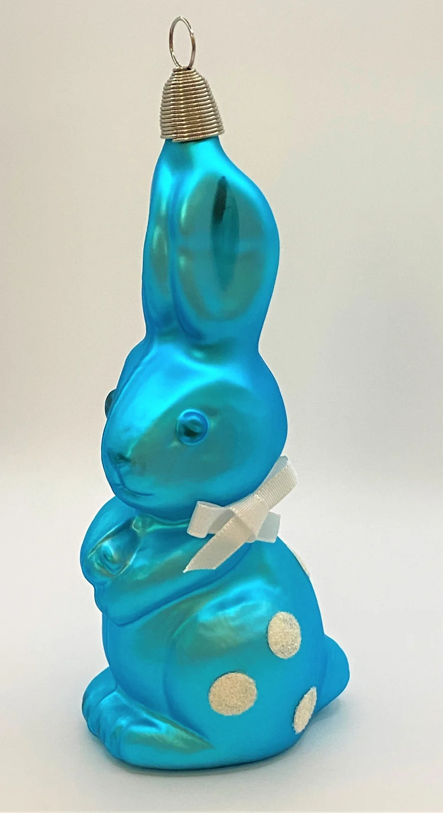 Sonstige Hellblauer Osterhase mit weissen Tupfen